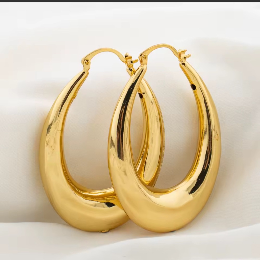 18k Gold Hoop Earrings for Women - Bold thick Crescent Design - Picture 4 of 4